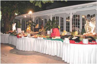 This is a picture of the appetizer table at the pool side buffet.