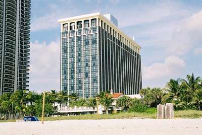 We started off with 3 nights at this Miami beach front hotel